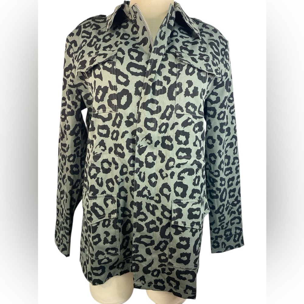 Branded Royalty Green and Black Leopard Print Full Zip Up Jacket Women’s Medium